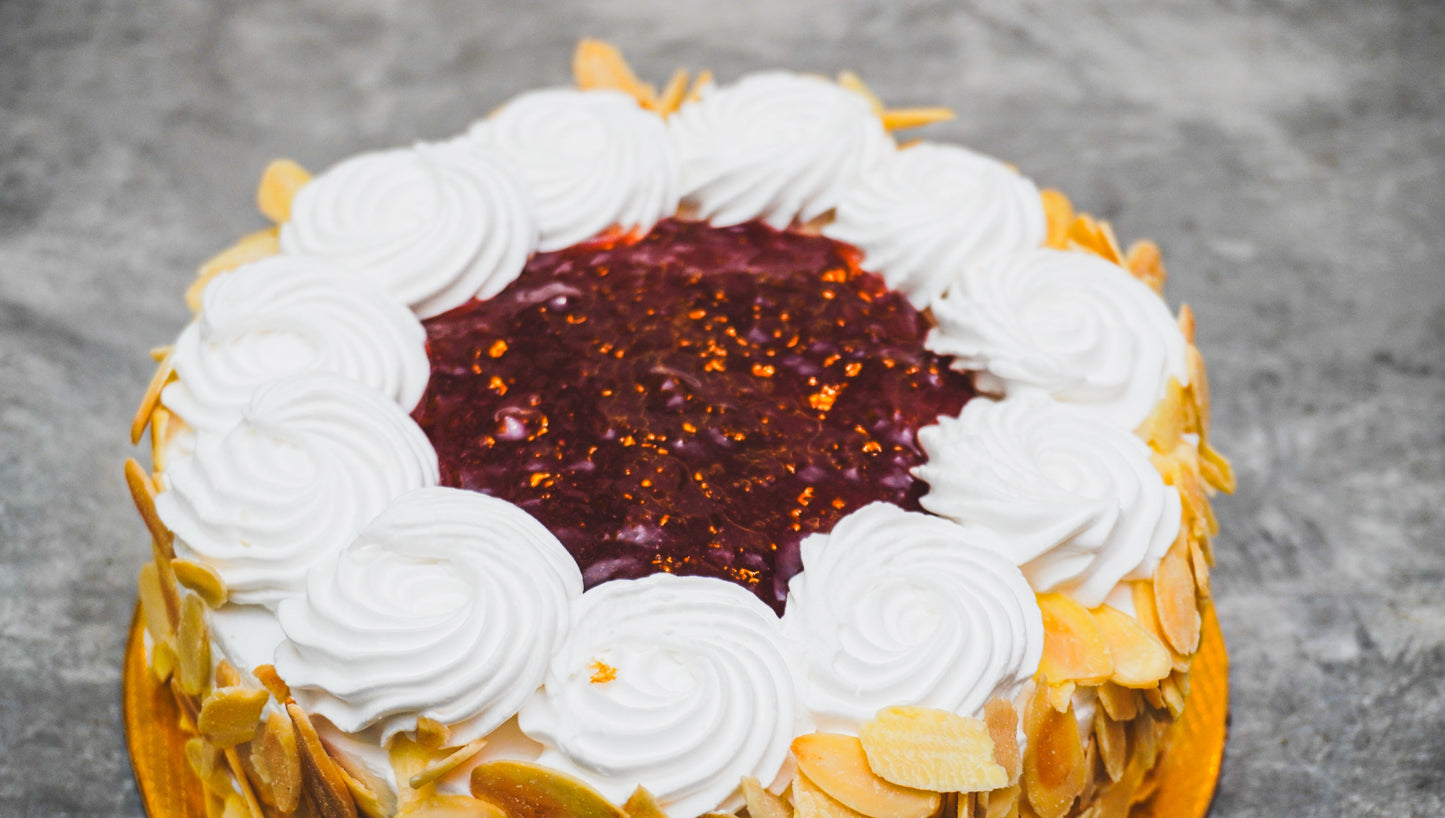 Fresh Strawberry Cake